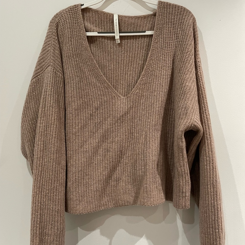 Aritzia babaton mondo sweater. Lightweight non-itchy Merino wool. Worn once.